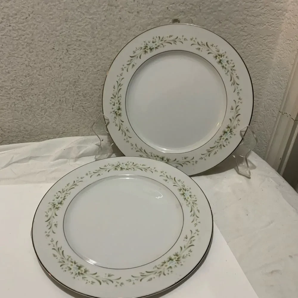 Four Crown China Claridge #317 Dinner Plates 10.5” Set of 2 K1